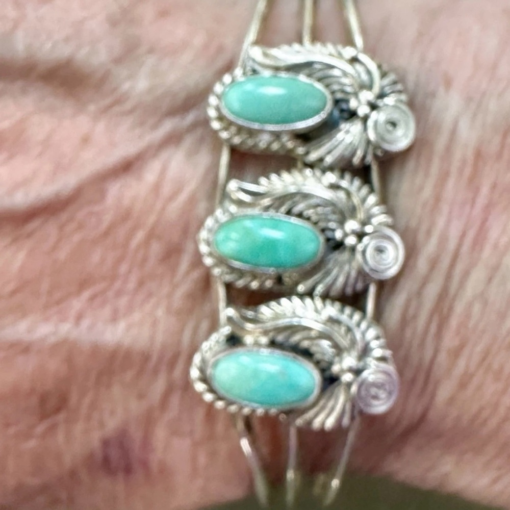 Navaho Indian handmade by famous artist Robert Begay  turquoise Sterling cuff
